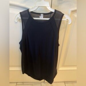 lululemon Sculpt tank vent back. Gently worn. Excellent condition. Size 6